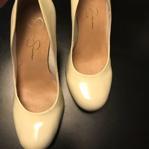 White pumps Jessica Simpson